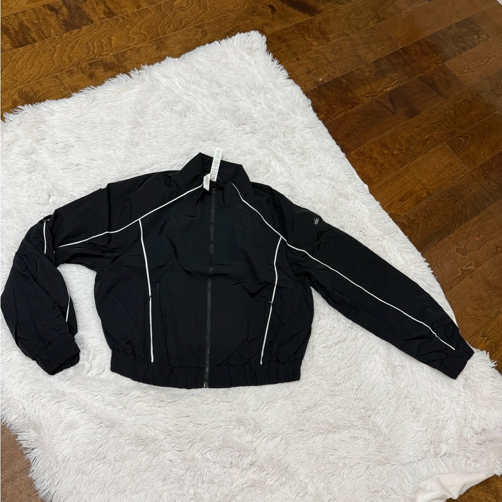 ALO Yoga Motivate Full Zip Up Jacket Black & White - Picture 6 of 12